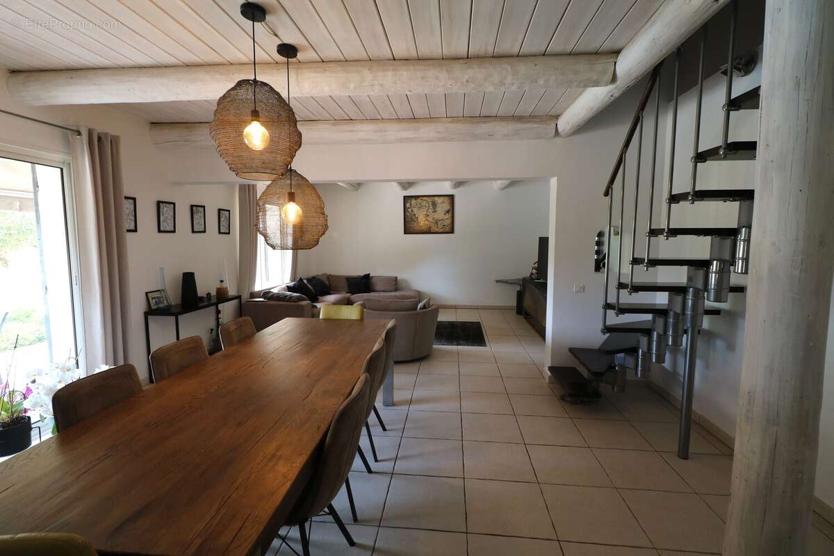 Maison à BAGNOLS-EN-FORET