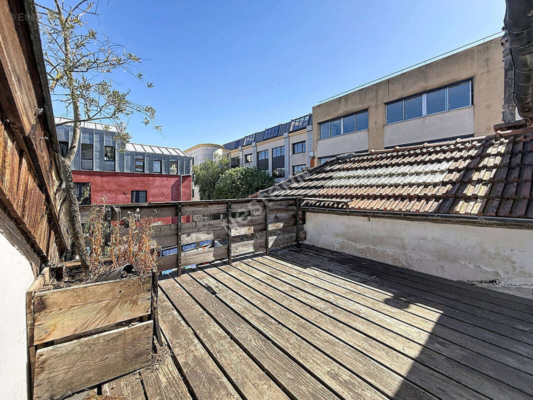 Bas montreuil limite vincennes, dernier etage, 2/3 pieces en duplex de 39m² (88m² au sol) avec terrasse privative. - photo 4