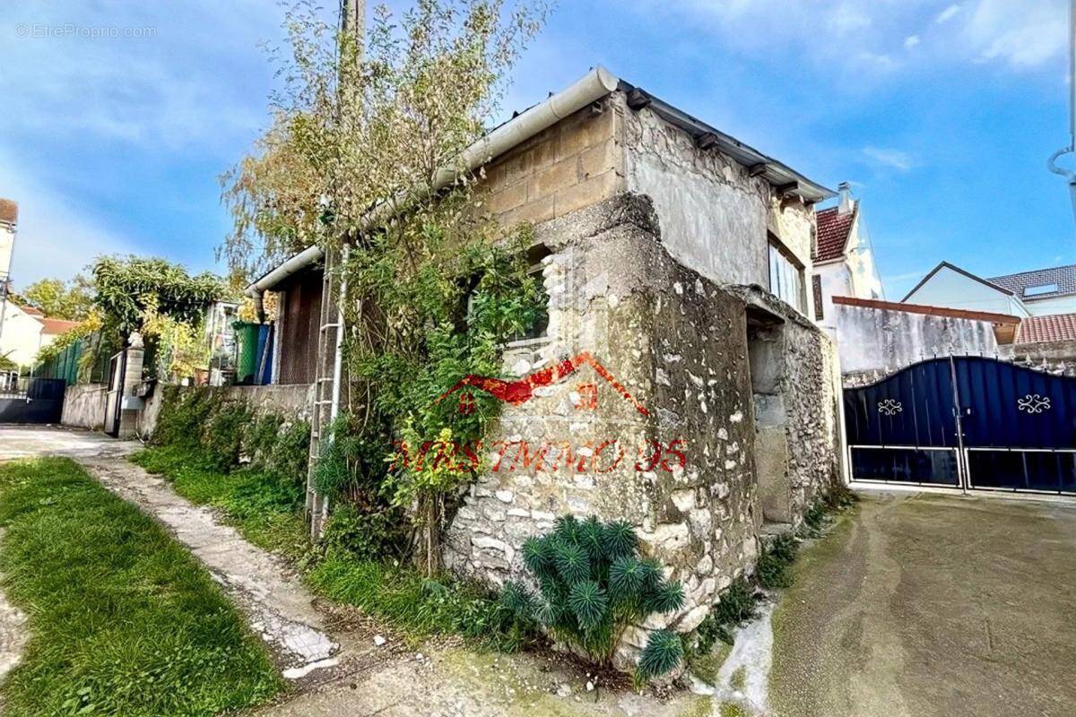 Terrain à FONTENAY-EN-PARISIS