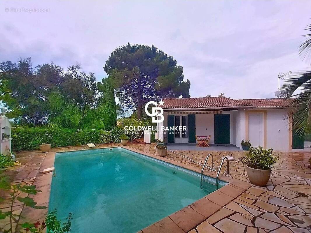 Maison à ROQUEBRUNE-SUR-ARGENS