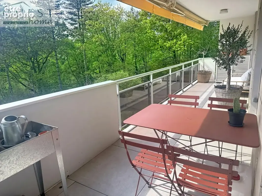 Appartement à CHARBONNIERES-LES-BAINS