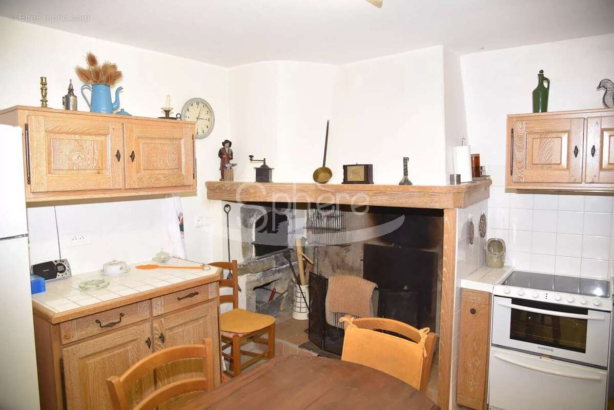 Maison à CONILHAC-DE-LA-MONTAGNE