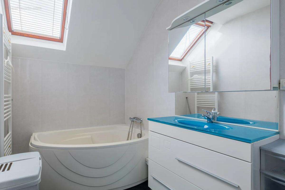 Maison de 9 pièces de 236 m² à Ozoir-la-Ferrière - photo 13