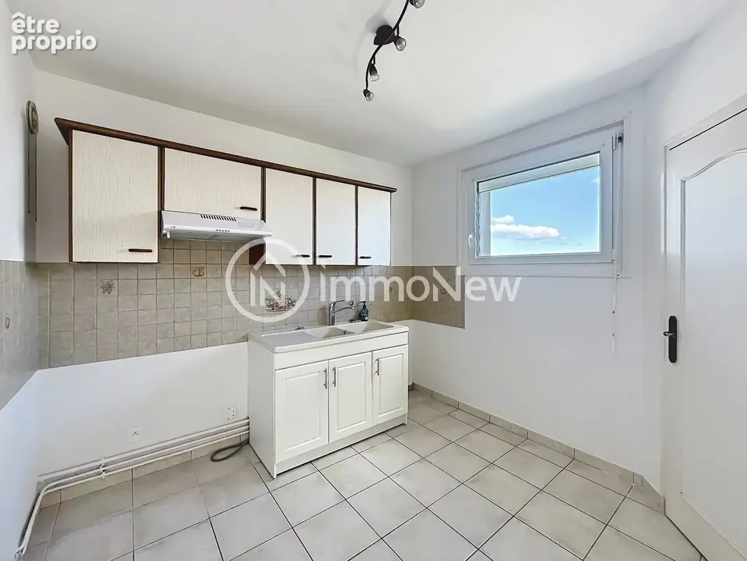 Un appartement au cinquième et dernier étage avec balcon, vue dégagée et avec une cave - photo 3