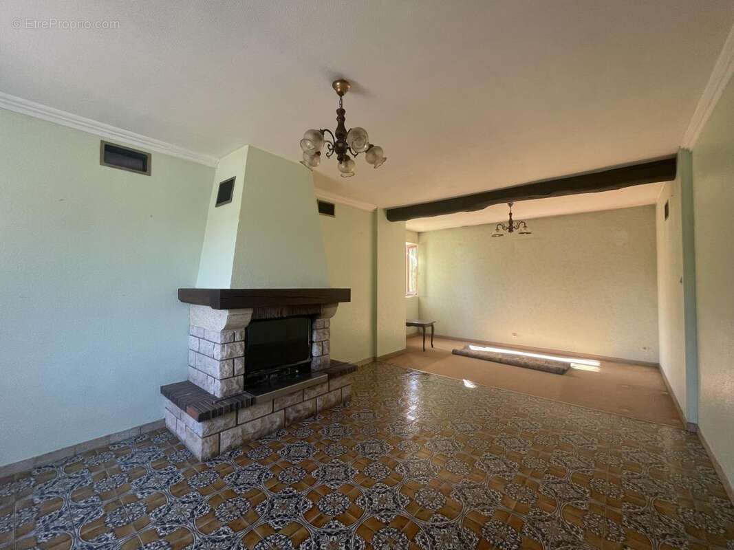 Maison à MONTFORT-LE-GESNOIS