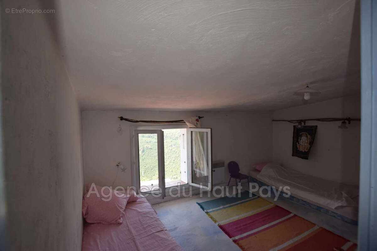 Maison 139 m² à Saint-Cezaire-Sur-Siagne  - photo 8