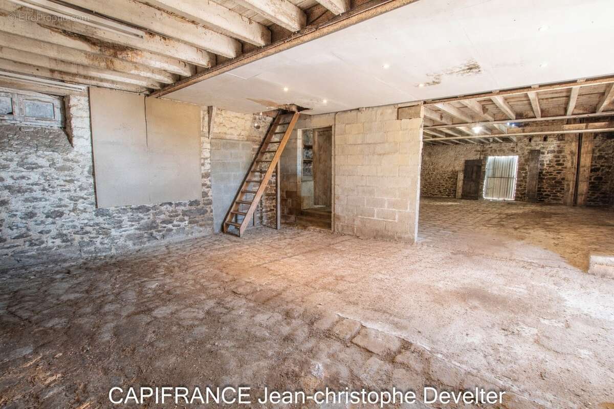 Maison bourgeoise à vendre 4 chambres SAINT DENIS DE GASTINES (53) sur terrain de 5 400 m2 - photo 18