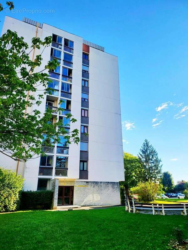 Appartement à SAINT-GENIS-LAVAL