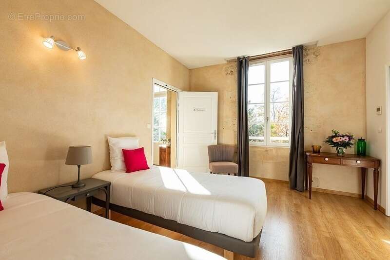 Dpt  (32) : ELEGANT CHATEAU XIX, sans travaux, bases médievales avec douves, piscine, sur 9100m2 jardin clos - photo 29