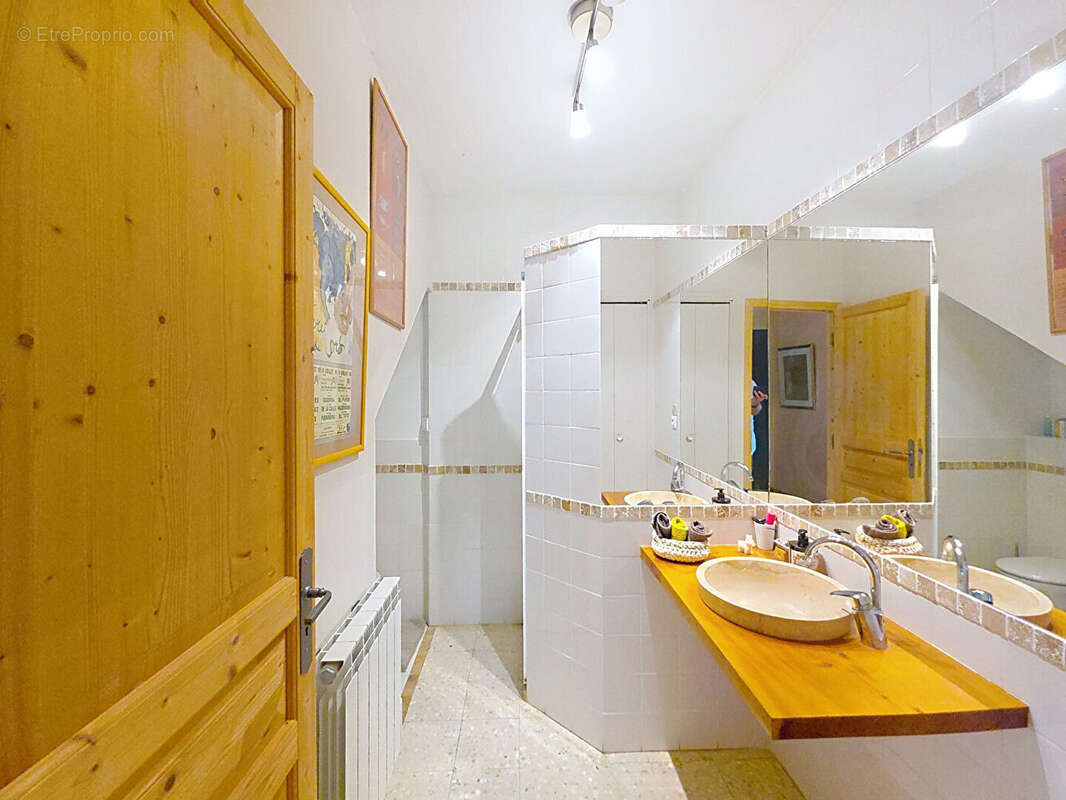 Maison Domazan 5 pièce(s) 176.85 m2 -  PARC 16.000 m² - PISCINE - BIEN RARE - photo 11