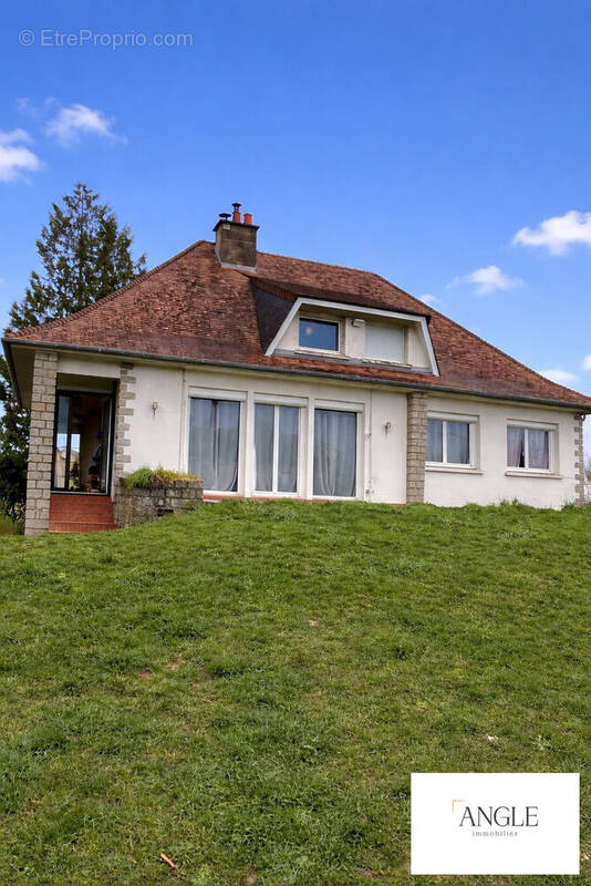 Maison à GESNES-LE-GANDELIN
