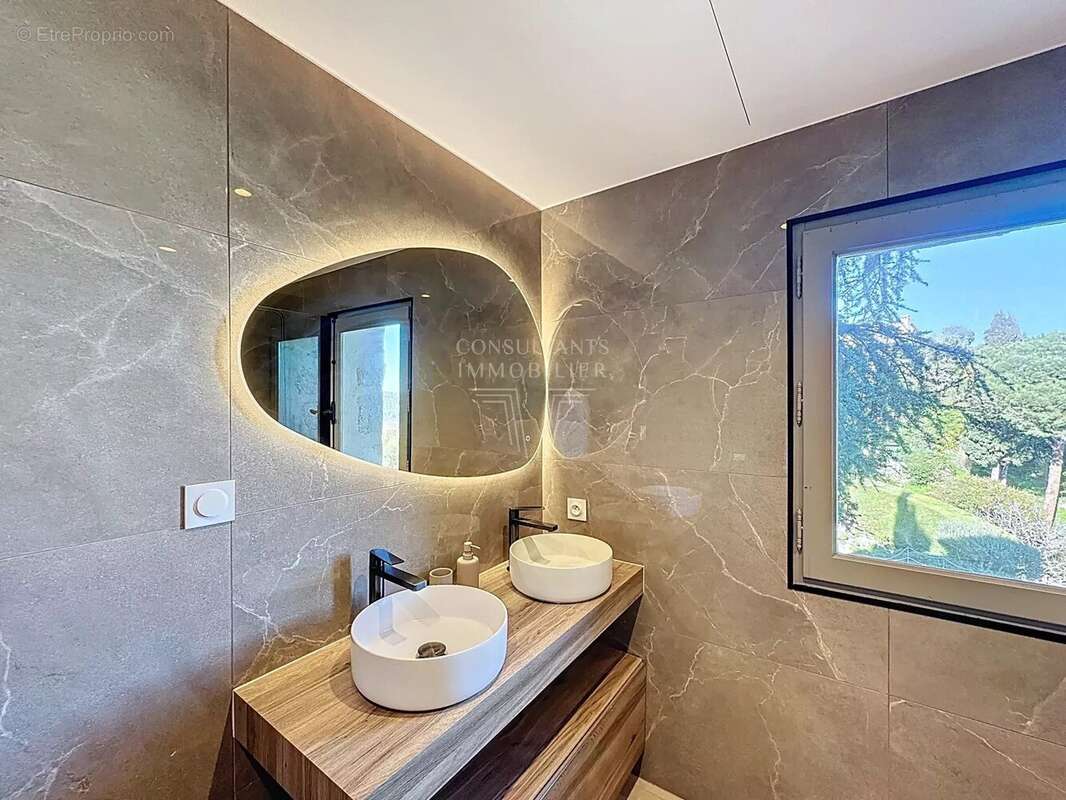 Maison à MANDELIEU-LA-NAPOULE