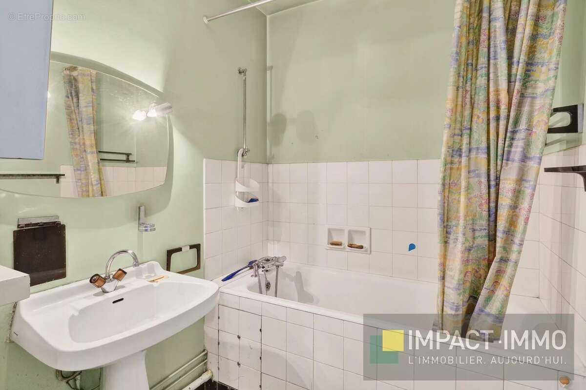 Appartement à COURBEVOIE