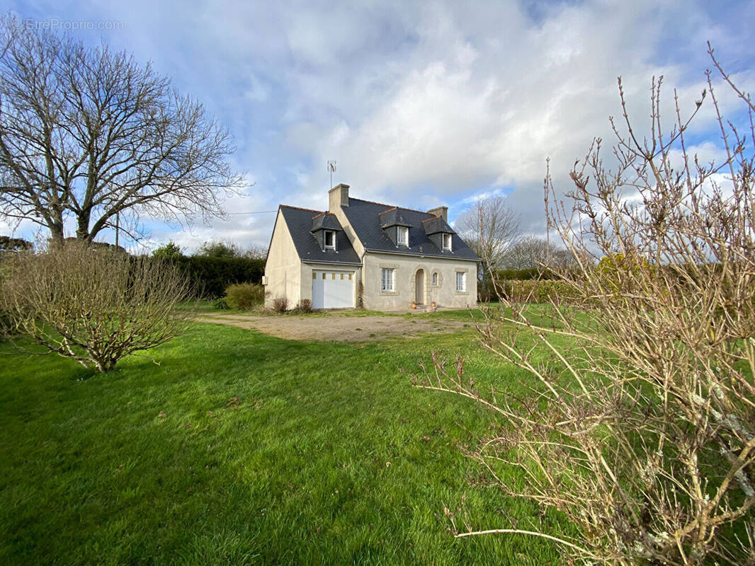 Maison à POULDREUZIC