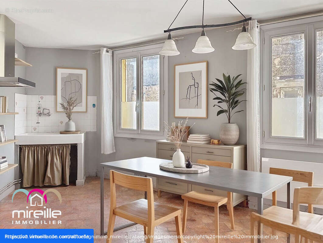 Maison à JONQUIERES-SAINT-VINCENT