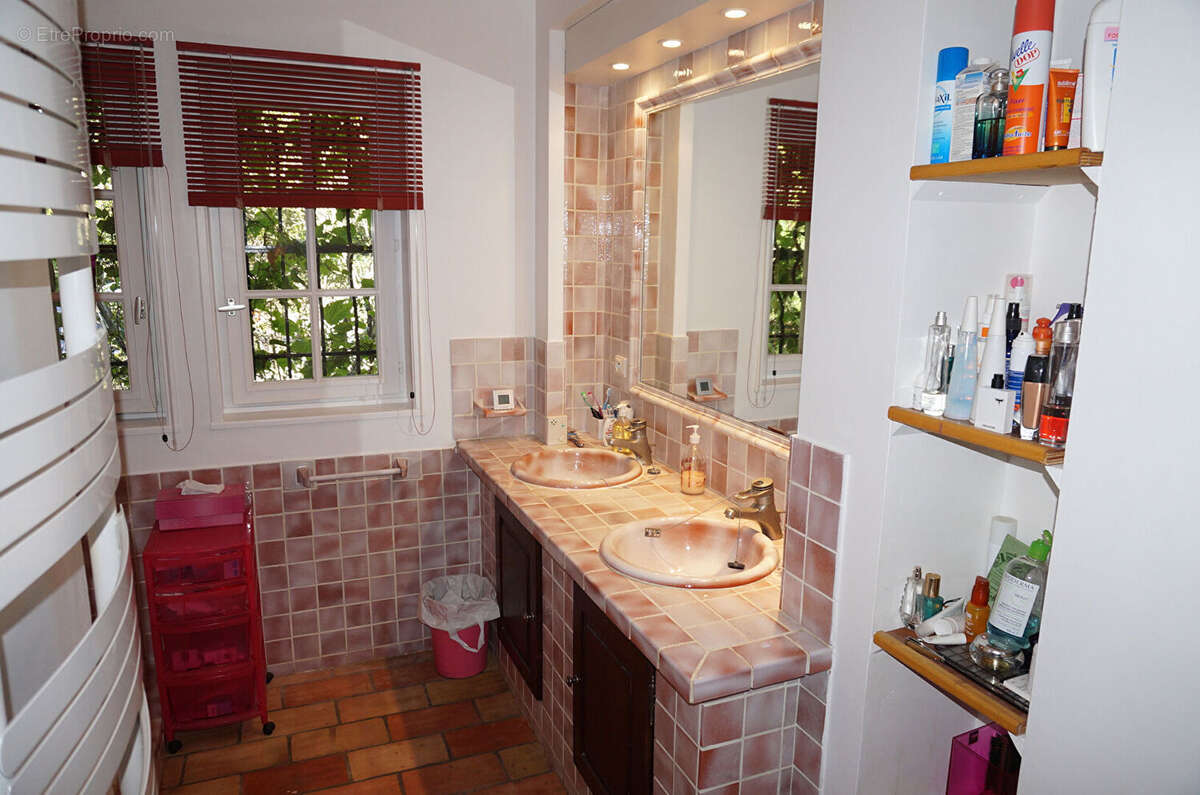 VILLA - VIENNE - 6 pièces - 132 m2 - photo 8