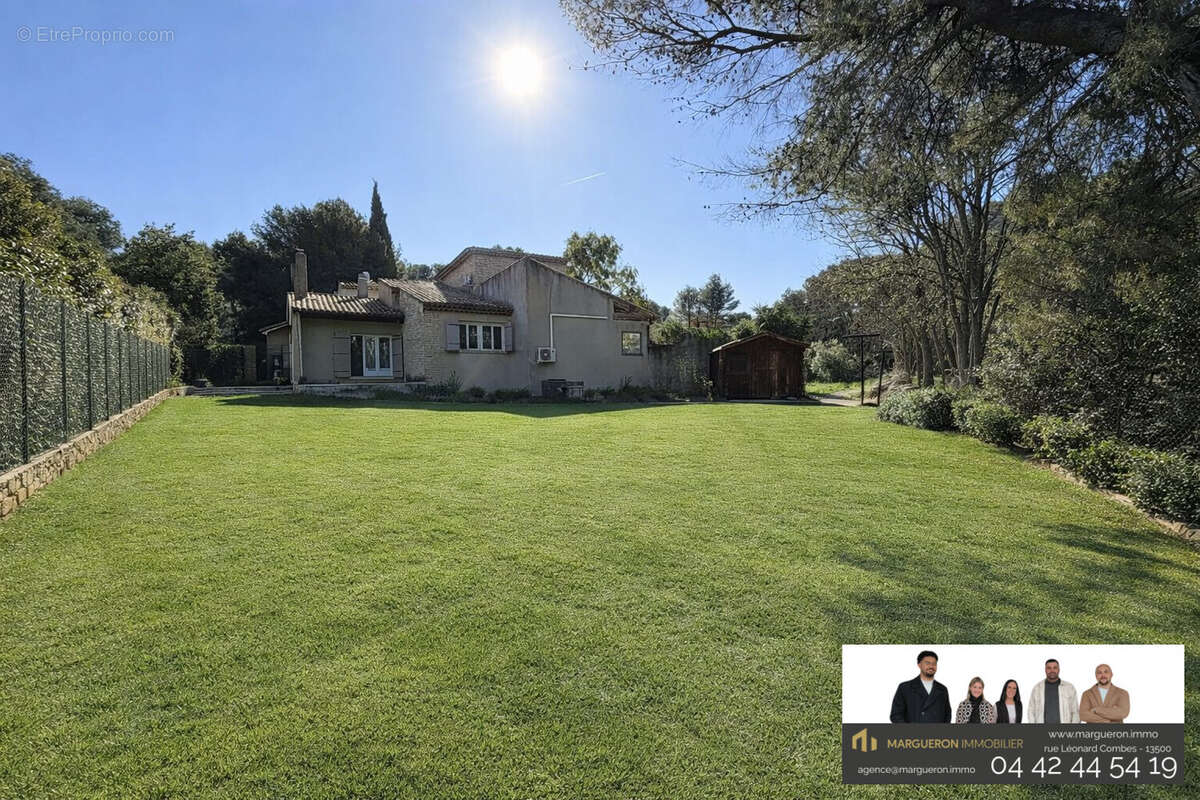 Maison à SAINT-MITRE-LES-REMPARTS