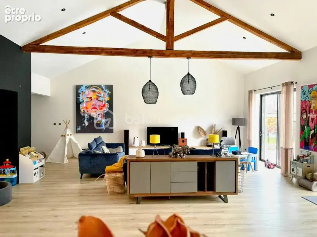 Hypercentre roanne 42300 - loft d’exception de 200 m² avec piscine - dpe a - terrain et garage - photo 8