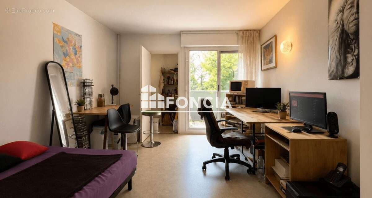 HOPITAUX-FACULTES : T1 avec balcon et stationnement libre sécurisé - photo 3