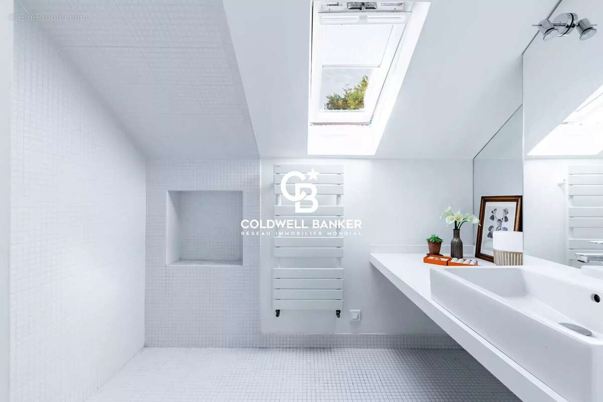 Maison à MARNES-LA-COQUETTE