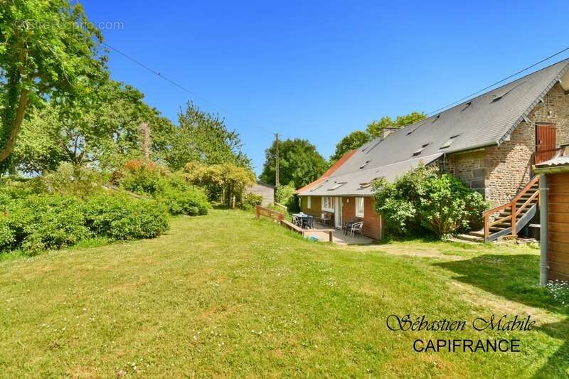 Maison à SAINT-AUBIN-DE-TERREGATTE
