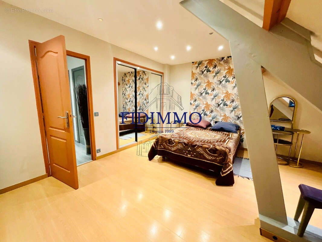 Maison à CHENNEVIERES-SUR-MARNE