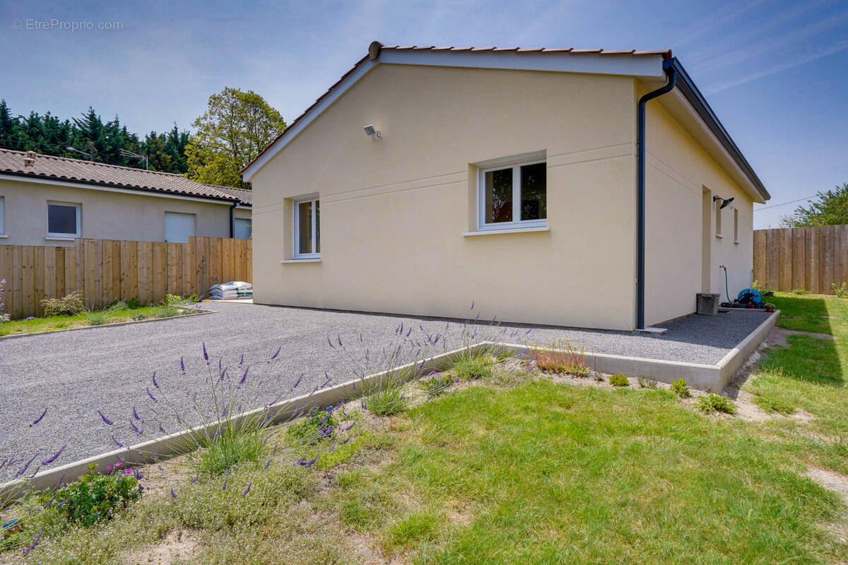 Maison à MONTLIEU-LA-GARDE