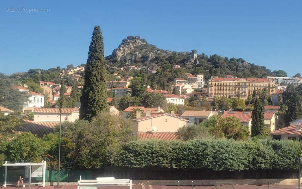 Hyeres Godillot T4 Duplex 66 M2 - photo 3