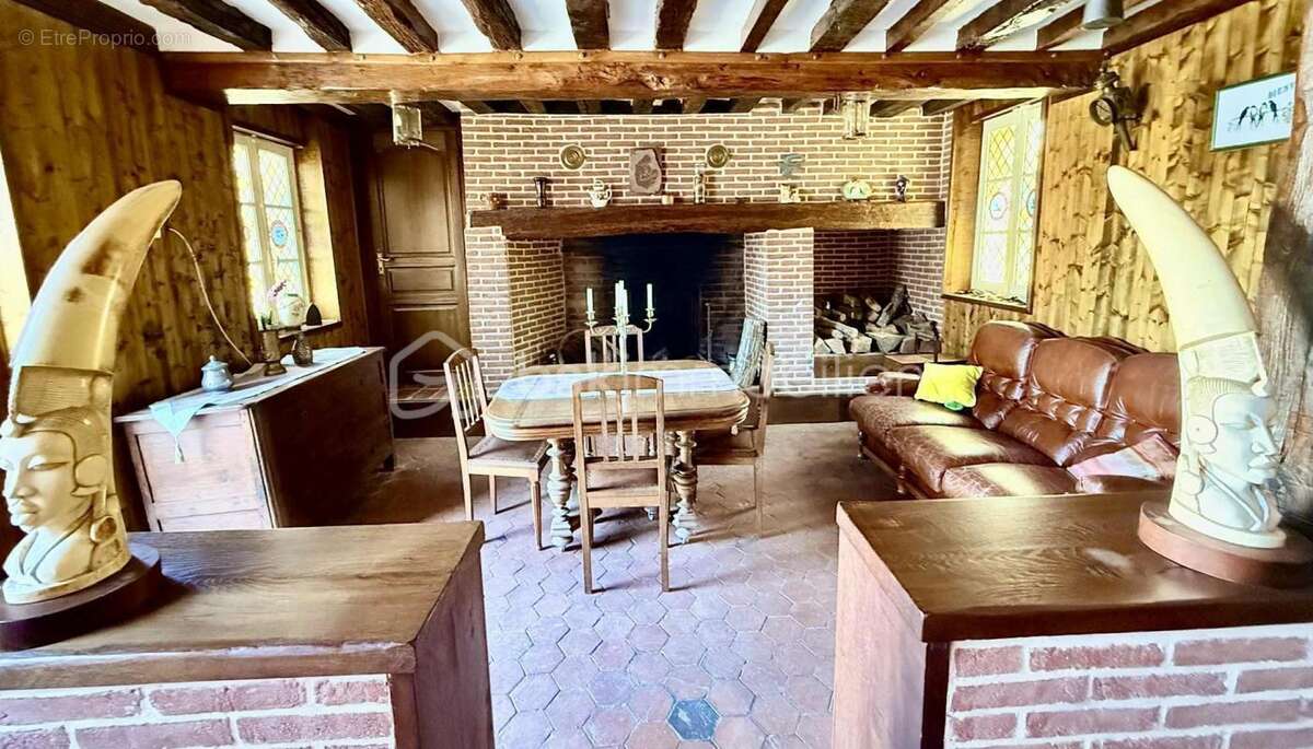 Bâtisse Ancienne avec 5 Chambres + Dépendances - photo 9