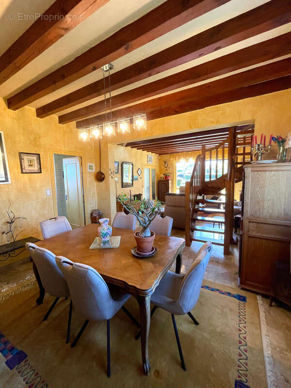 Maison à COMMELLE-VERNAY