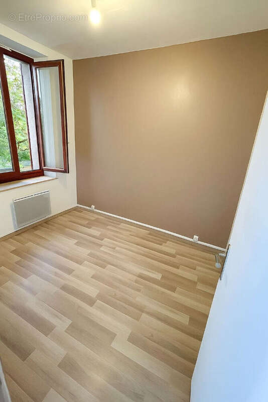 Autre à LORREZ-LE-BOCAGE-PREAUX