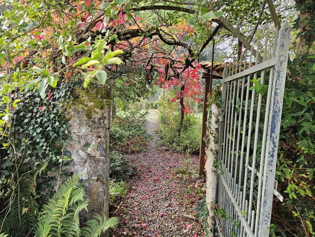 Maison à LABATUT-RIVIERE