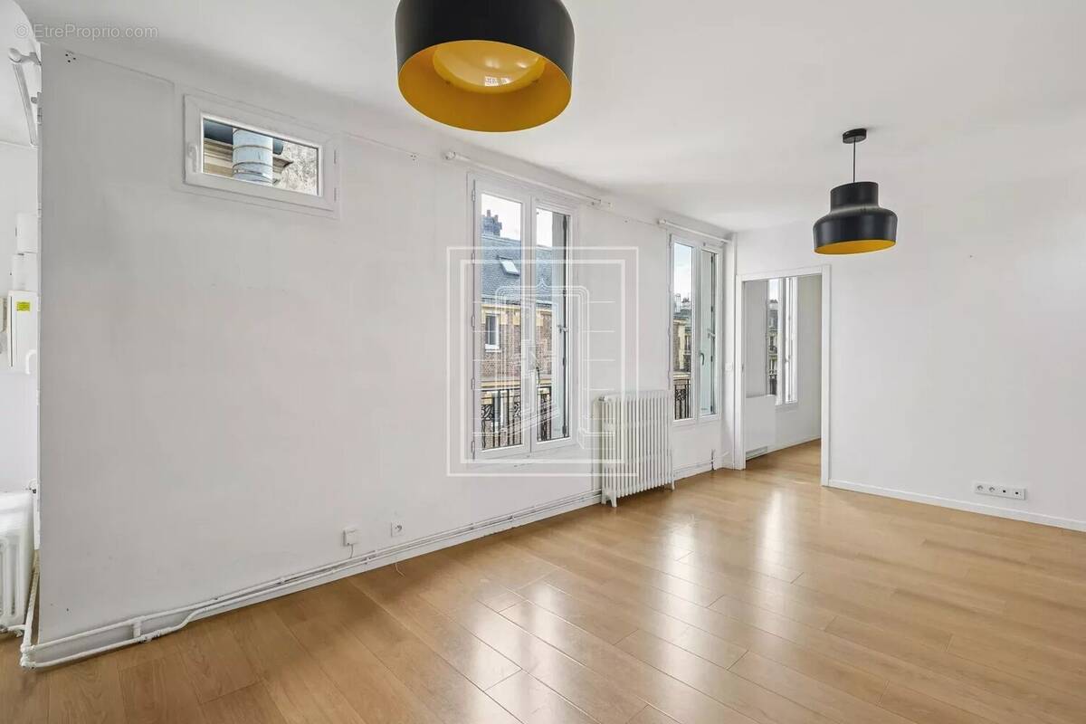 Appartement à PARIS-17E