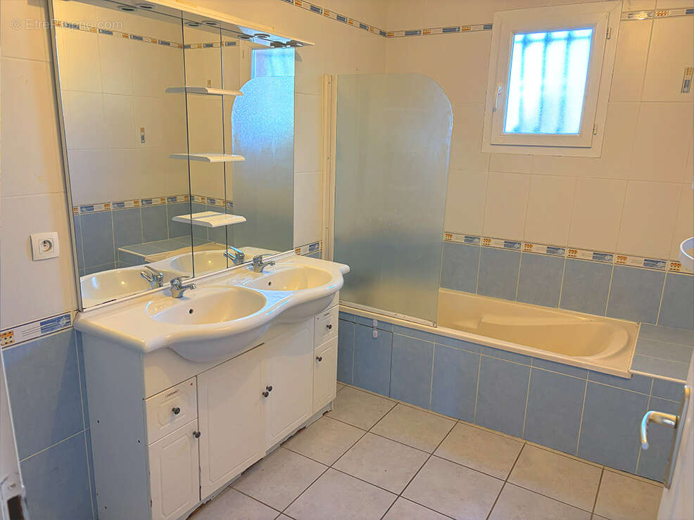 Maison à MALATAVERNE