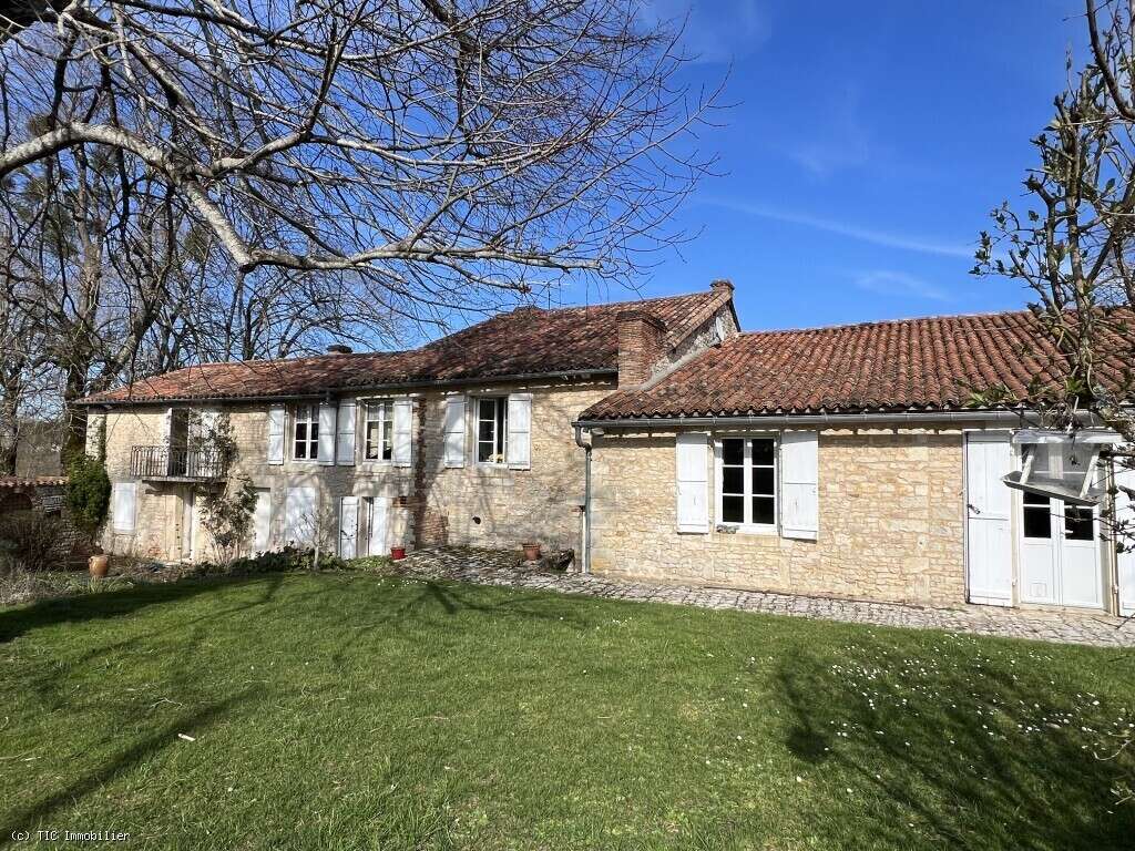 À Deux Pas De Nanteuil-En-Vallée, Superbe Longère En Pierre De 1836 Pleine De Charme - photo 37