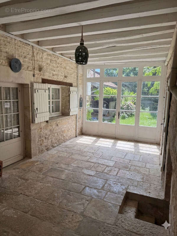 Maison à YROUERRE