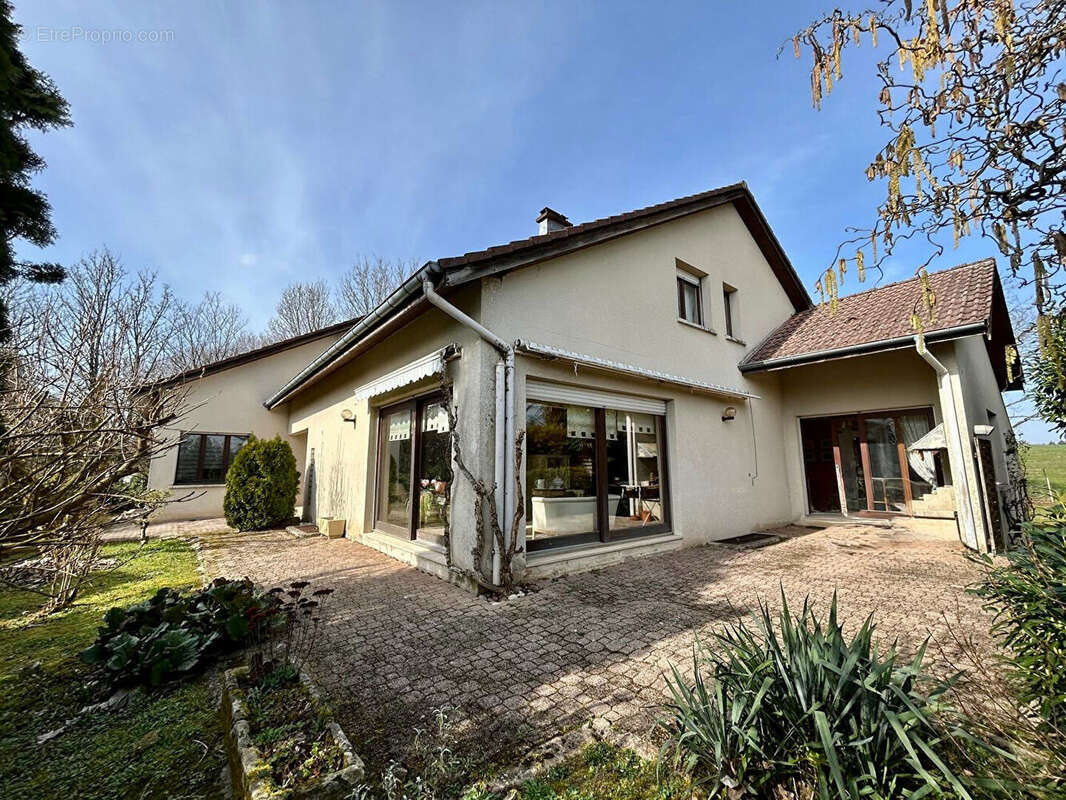 Maison à MADONNE-ET-LAMEREY