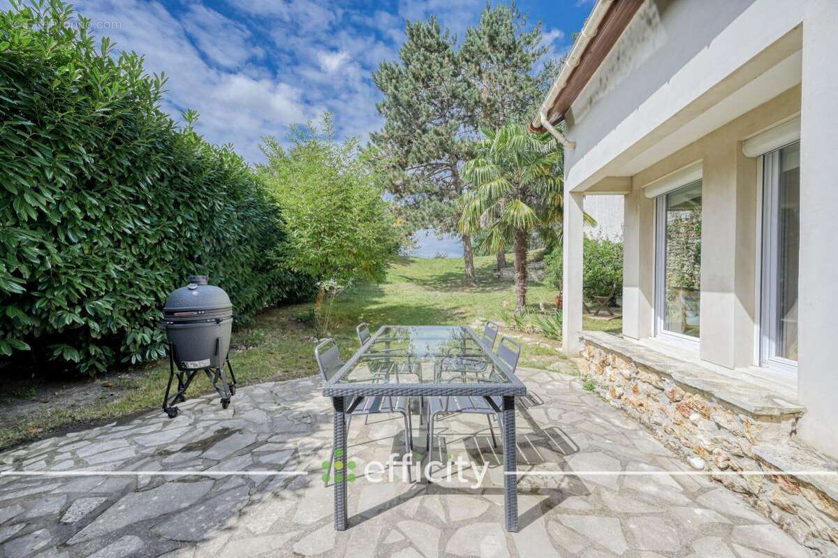 Maison à NEAUPHLE-LE-CHATEAU