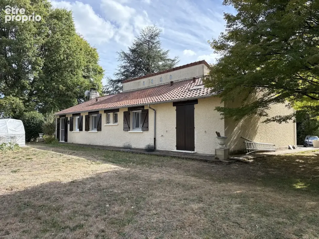 Château-Chervix : Maison de plain-pied avec 3 chambres sur un terrain clos de 6 964 m2 - photo 3