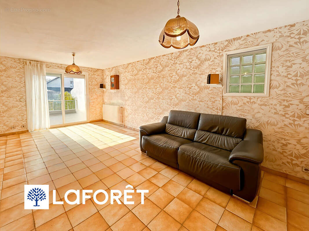 Maison à SAINTE-GENEVIEVE-DES-BOIS