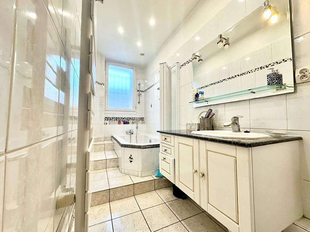 Appartement à PARIS-19E