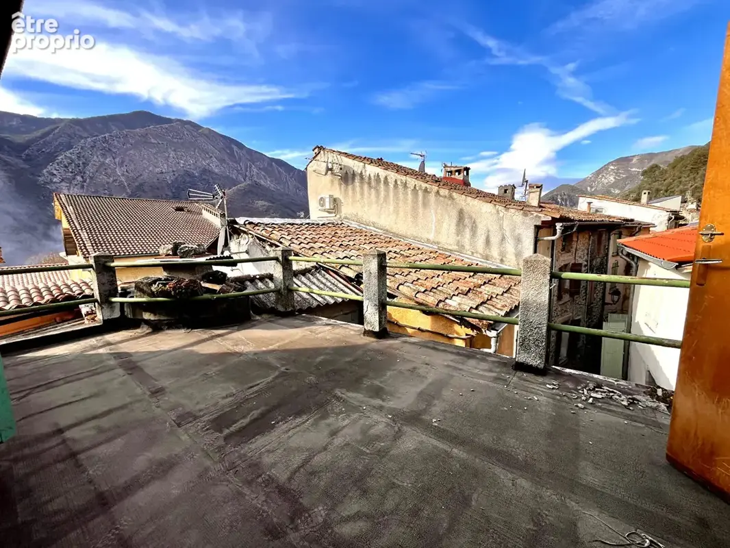 Lots d'appartements à rénover avec caves et parcelles de terrain sur Villars sur Var ! - photo 1