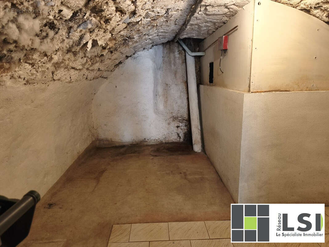Cave - Maison à LE MONASTIER-SUR-GAZEILLE
