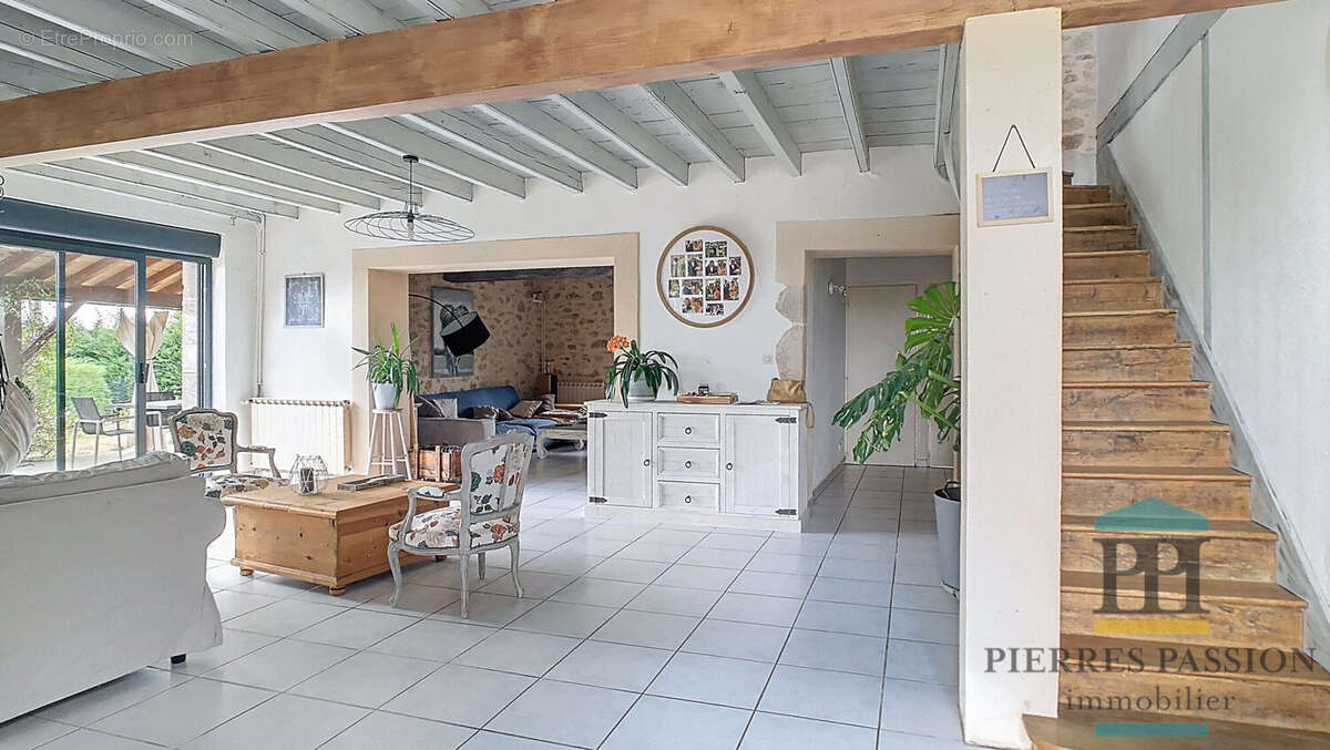 Maison à SAINTE-FOY-LA-LONGUE