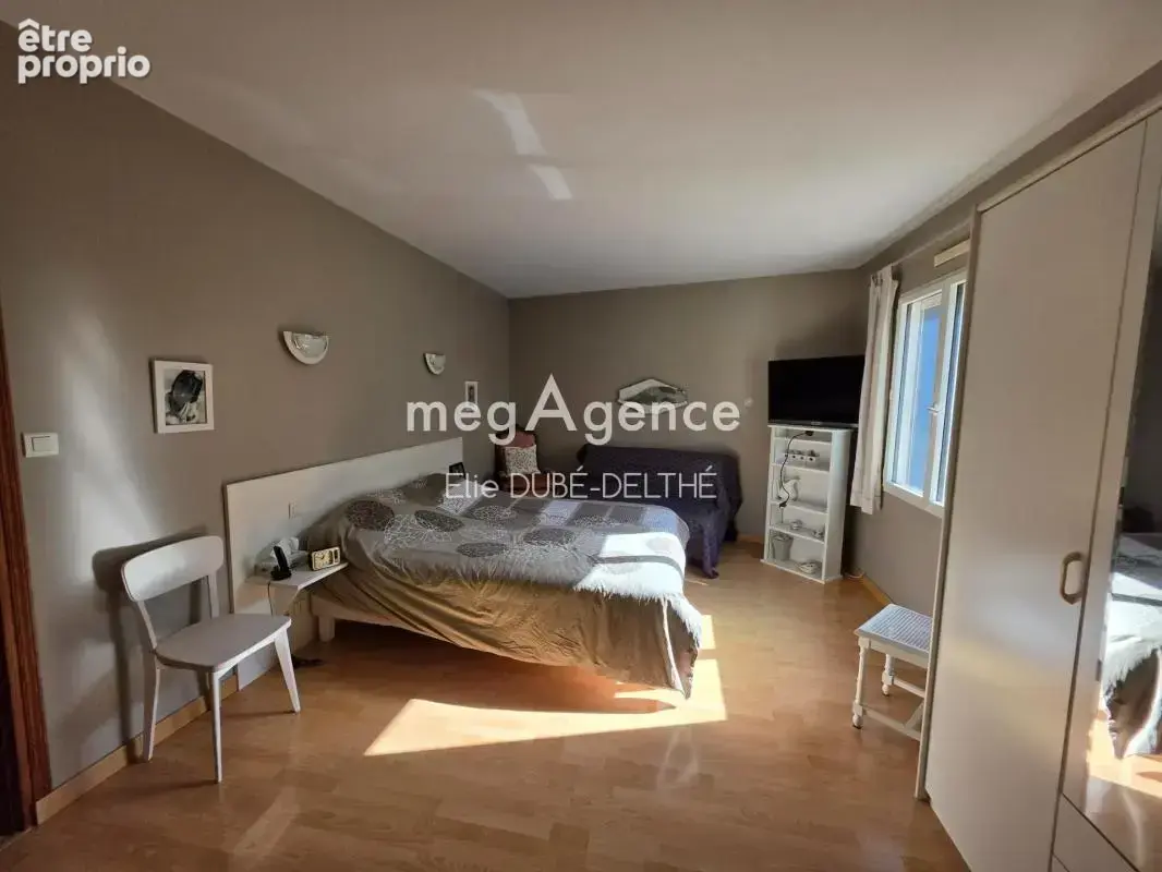 Saint-Jean-d'Hermine  coeur de ville Maison de plain pied de 158M² de 2000 - photo 8