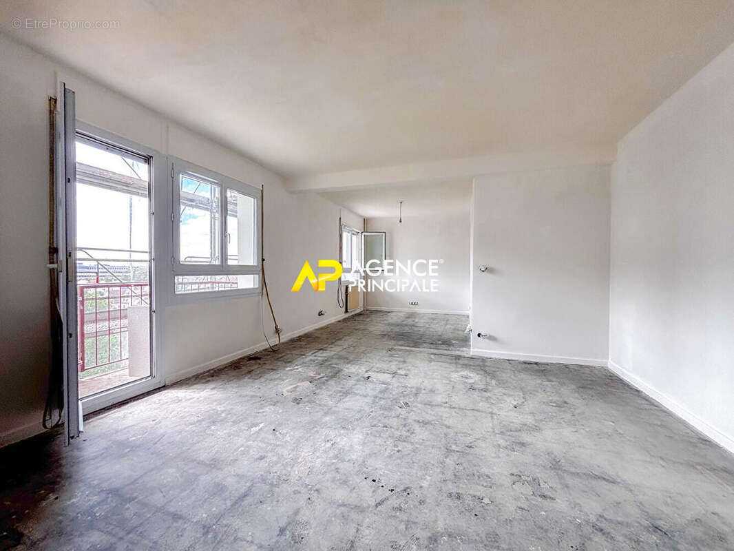 Appartement à SARTROUVILLE