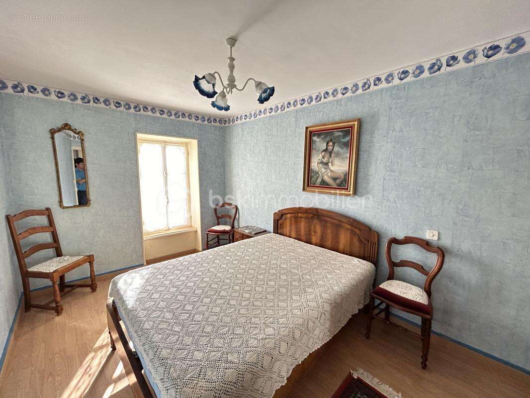 Maison à VERNET-LA-VARENNE