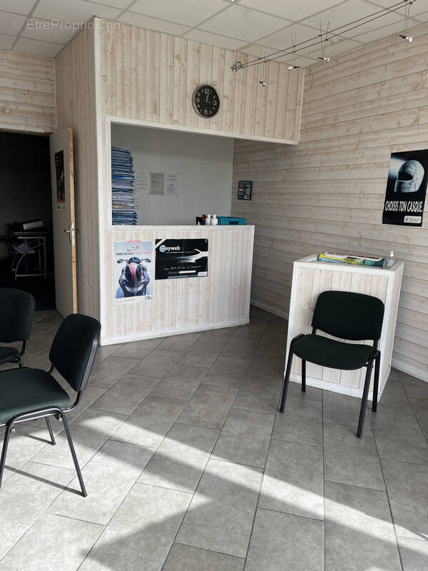 Commerce à MONCE-EN-BELIN