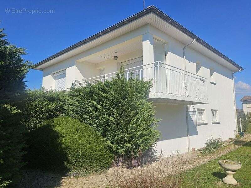 Maison à MONTROND-LES-BAINS