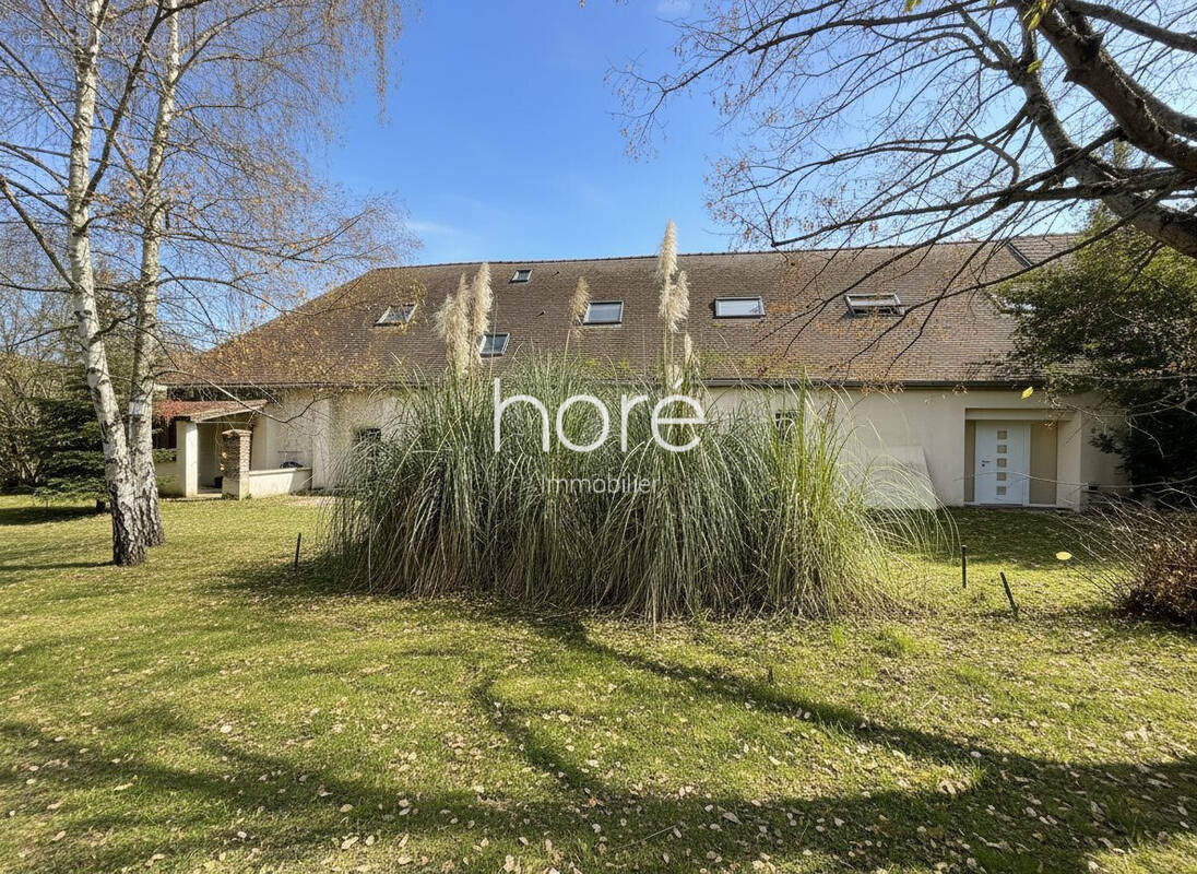 Maison à LA CELLE-SAINT-CYR